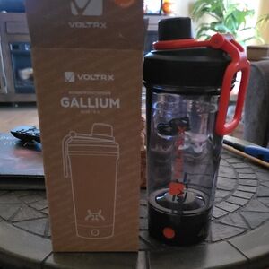 Voltrx Gallium Electric Shaker Bottle includes USB cord.